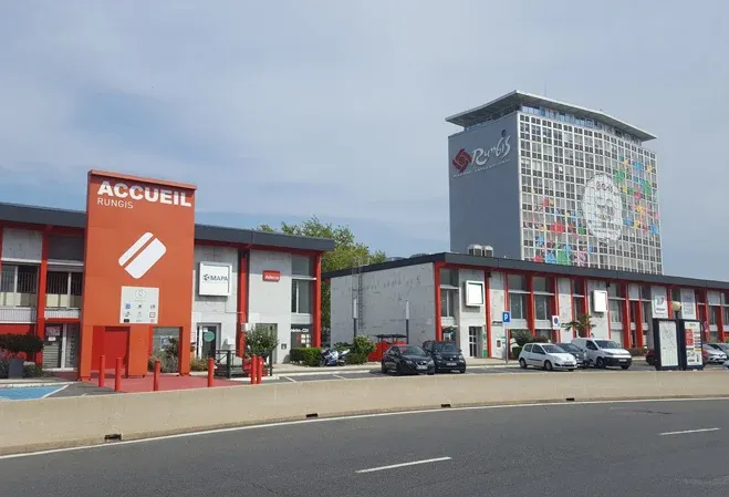 Devantures de l'accueil du MIN, de la SEMMARIS et de l'agence MAPA de Rungis