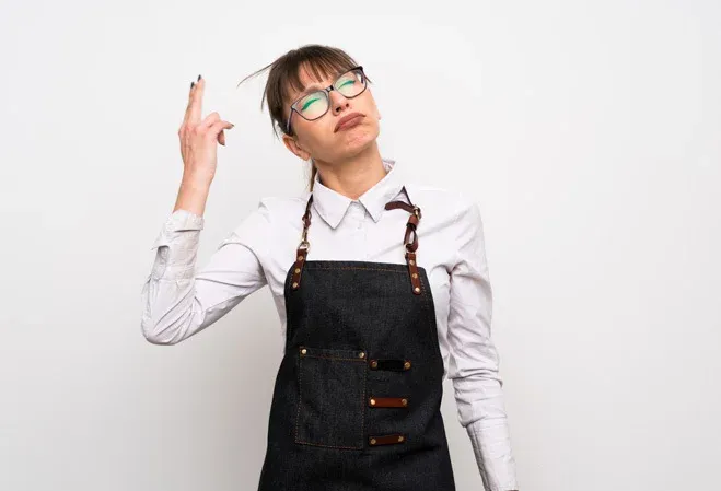 Femme cuisinière tente de se suicider au travail