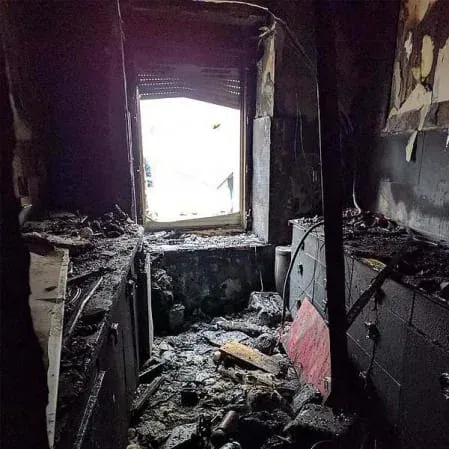 Local ravagé après un incendie